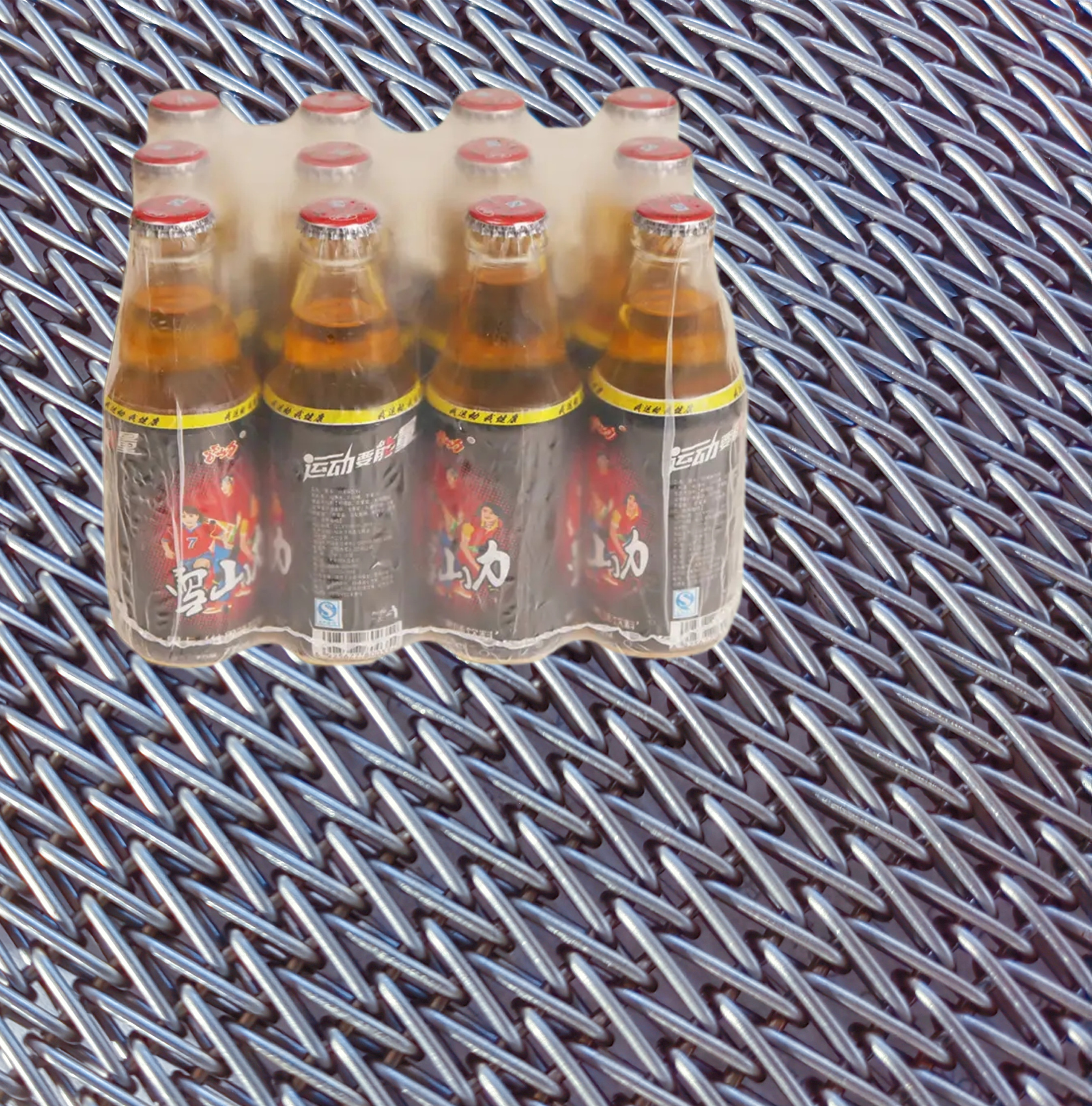 飲料輸送--選擇哪款不銹鋼網(wǎng)帶？