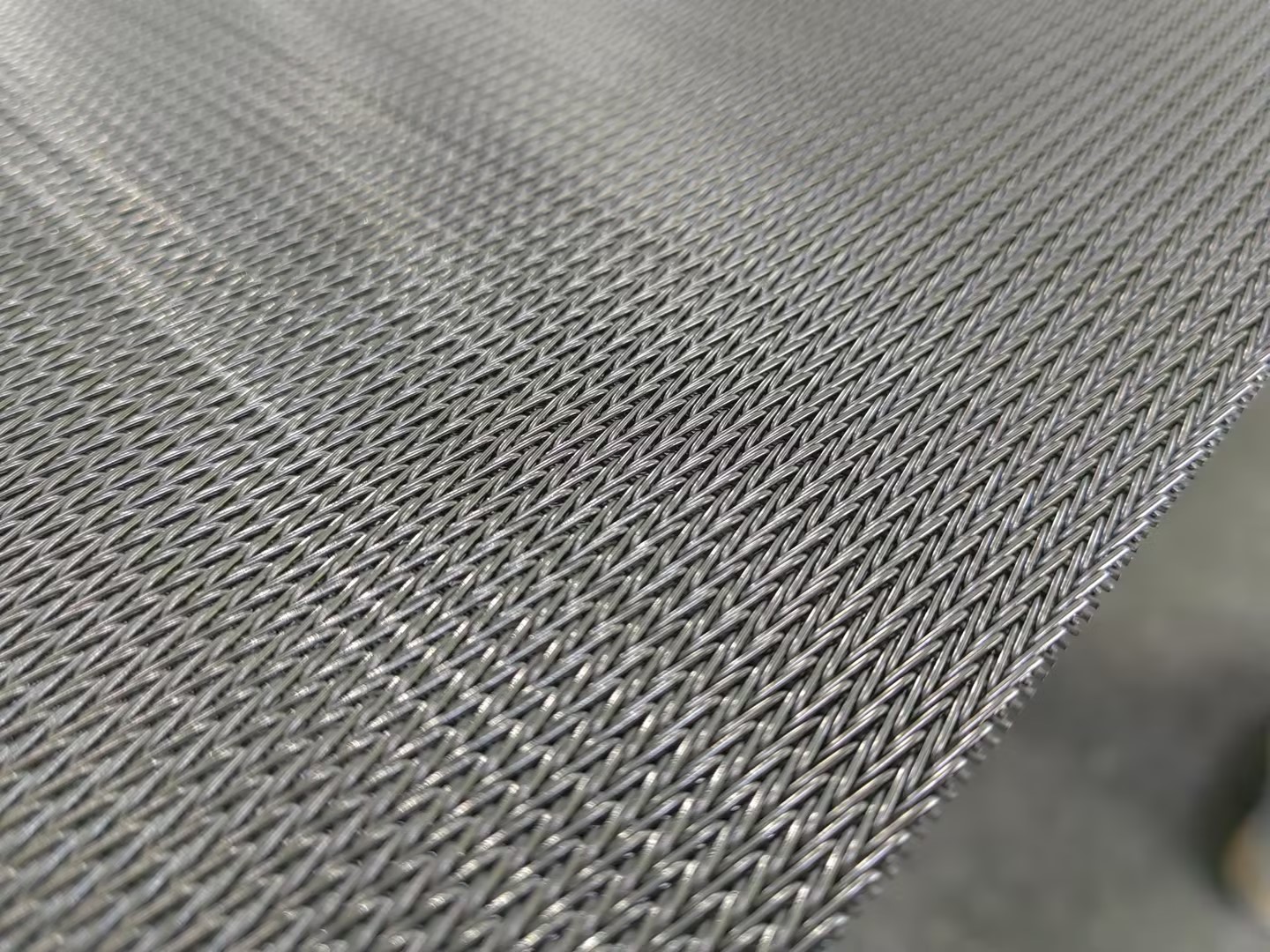 【人字形網(wǎng)帶】小回轉(zhuǎn)半徑設備的用案例