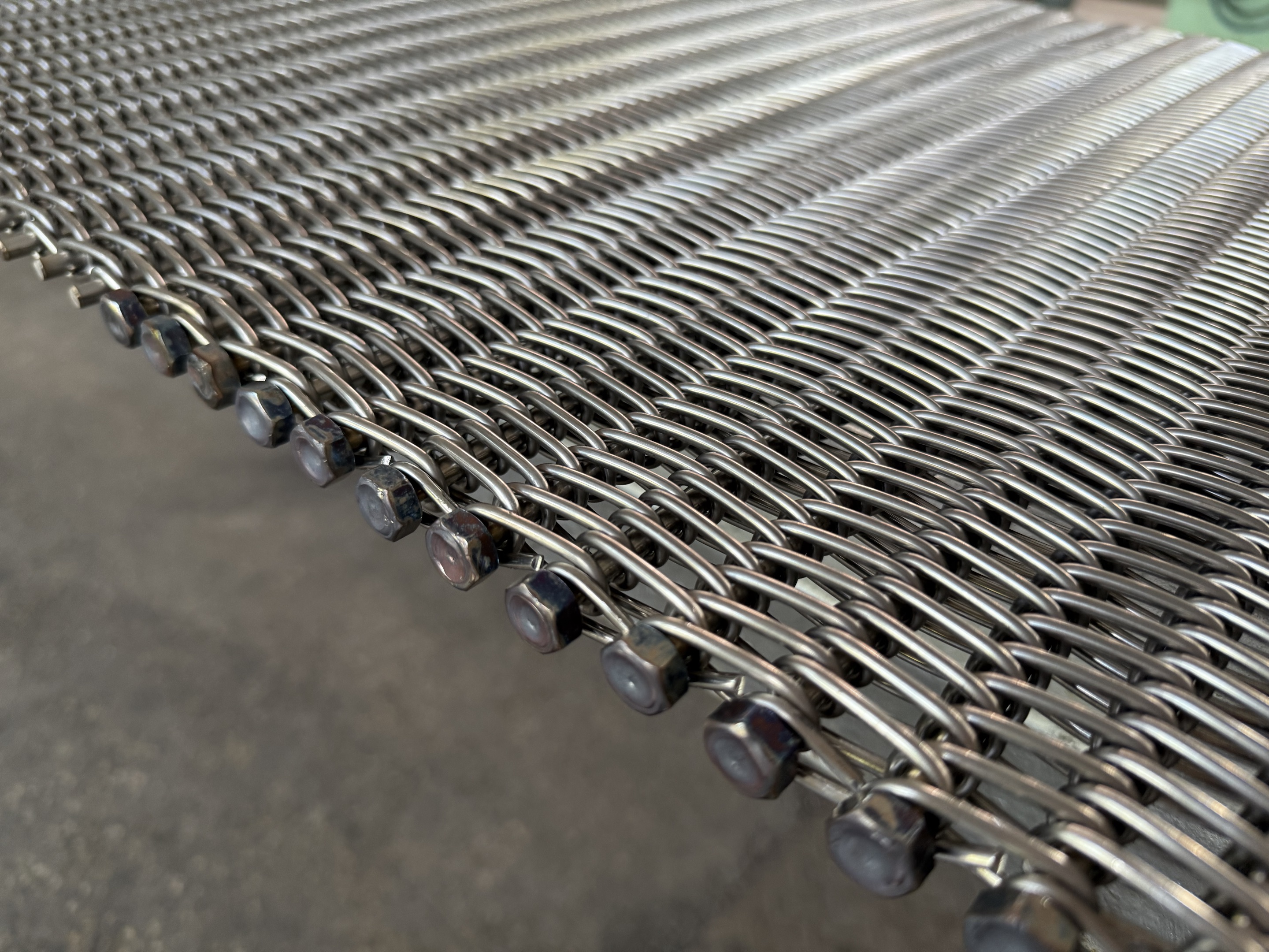 釬焊爐網(wǎng)帶：A2形式與F2形式的對比分析