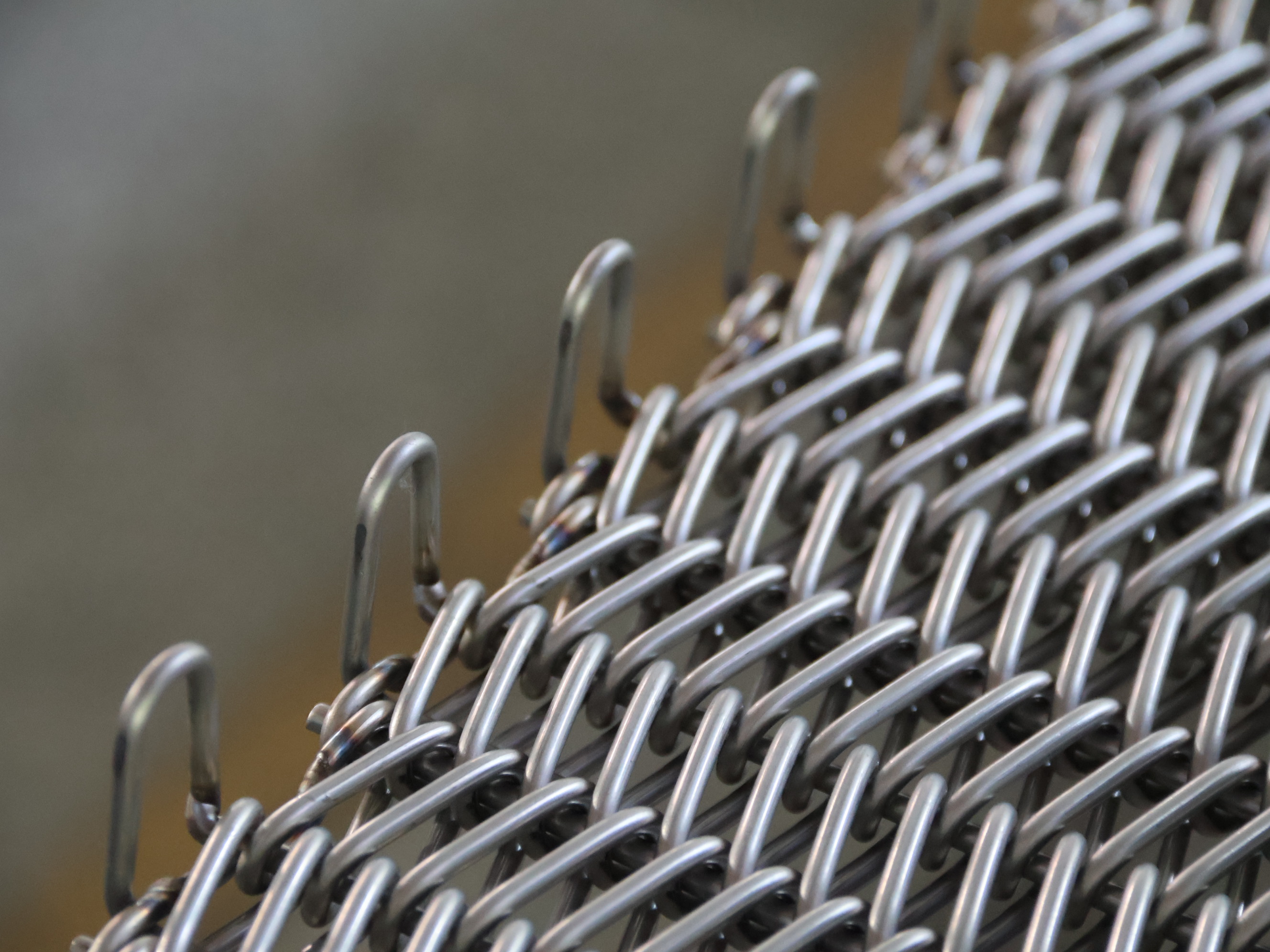 燒結(jié)爐金屬網(wǎng)帶穿絲彎曲問題